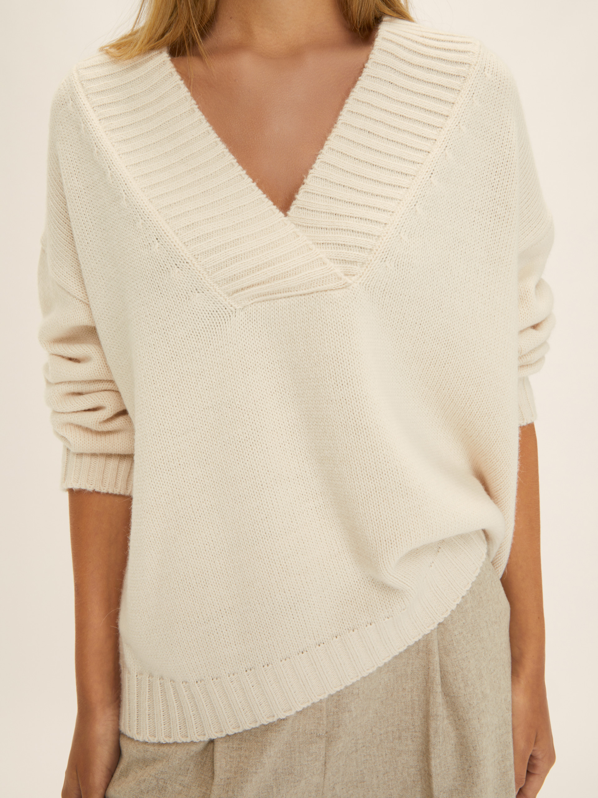 Oversized V-neck sweater - CREAM - Emme - 5