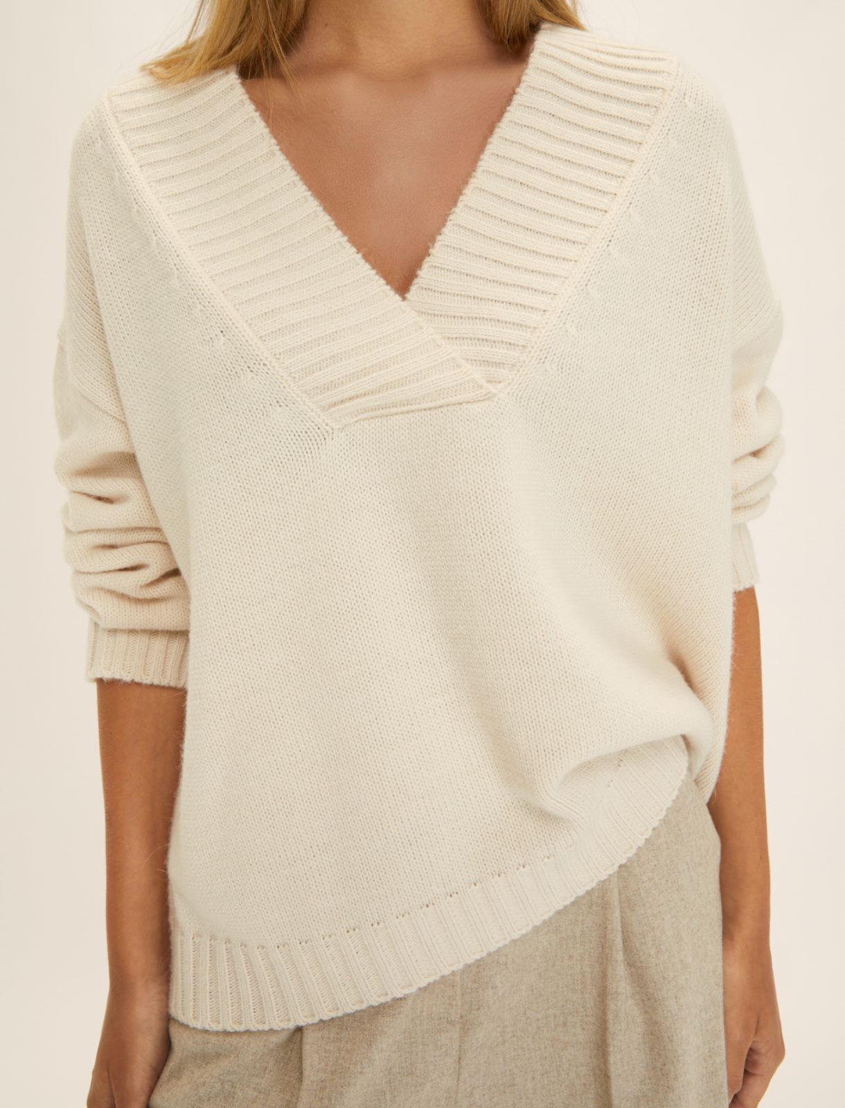 Oversized V-neck sweater - CREAM - Emme - 5