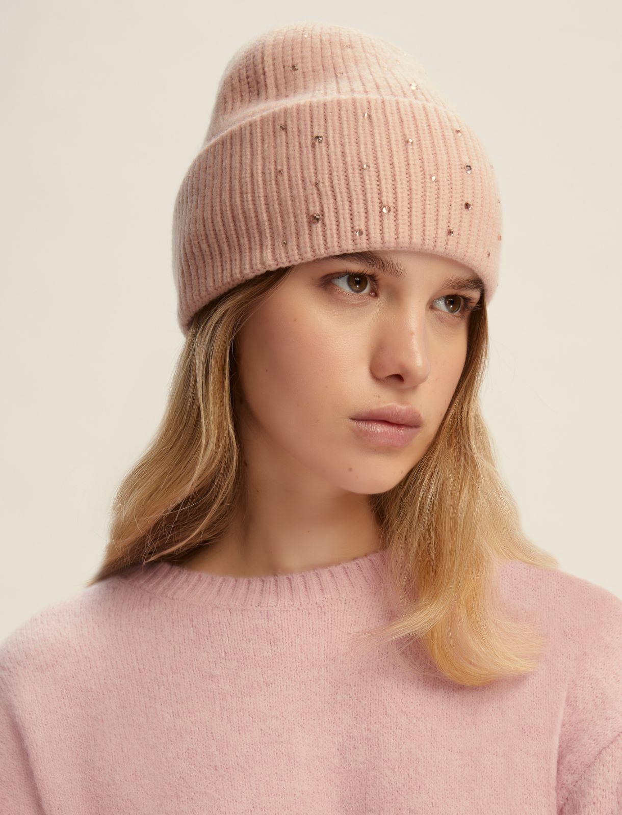 Gorro adornado con pedrería y pompón - ROSA - Emme