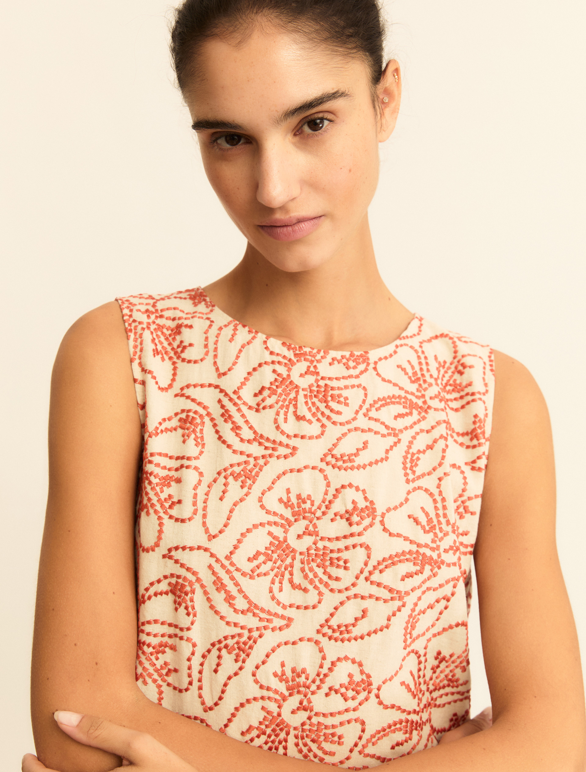 Top in cotone e lino ricamato - ROSSO GERANIO - Emme - 4