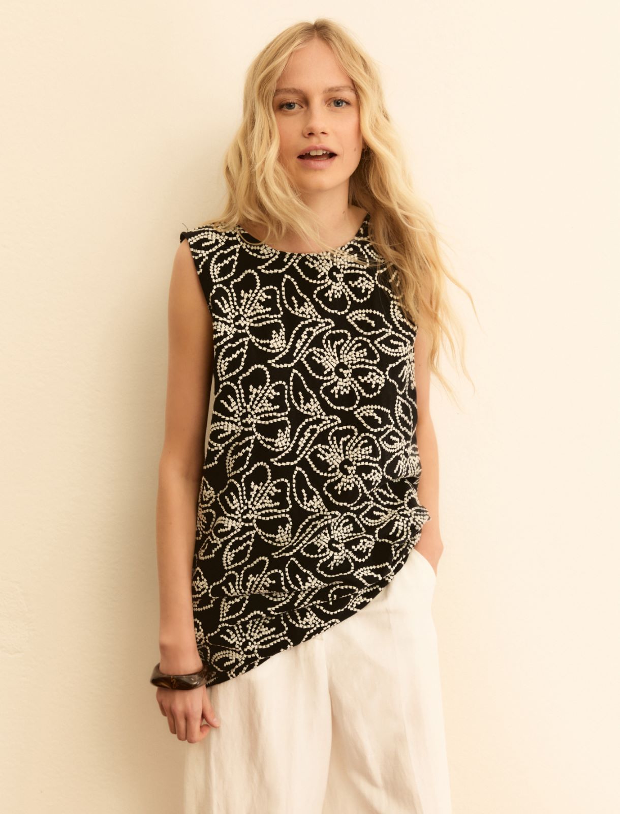 Sleeveless embroidered cotton and linen dress - BLACK - Emme