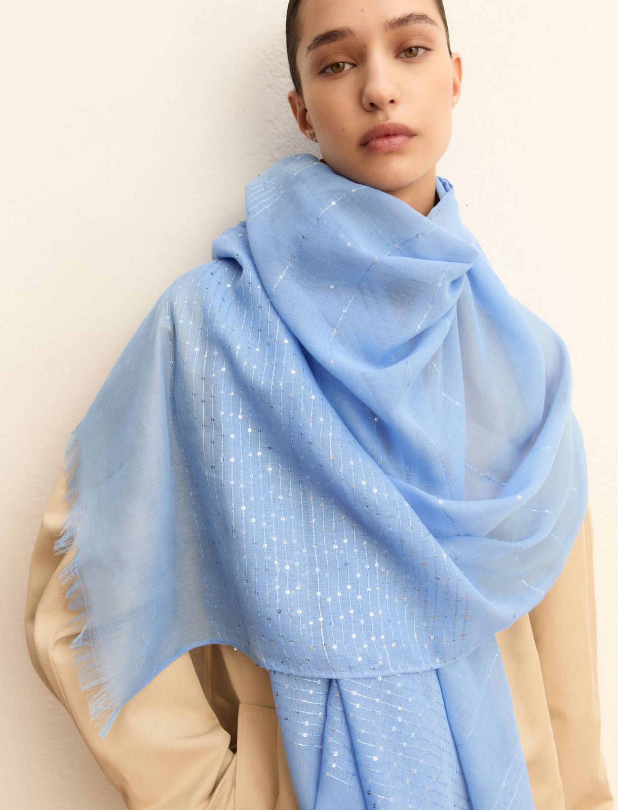 Sequinned scarf - LIGHT BLUE - Emme