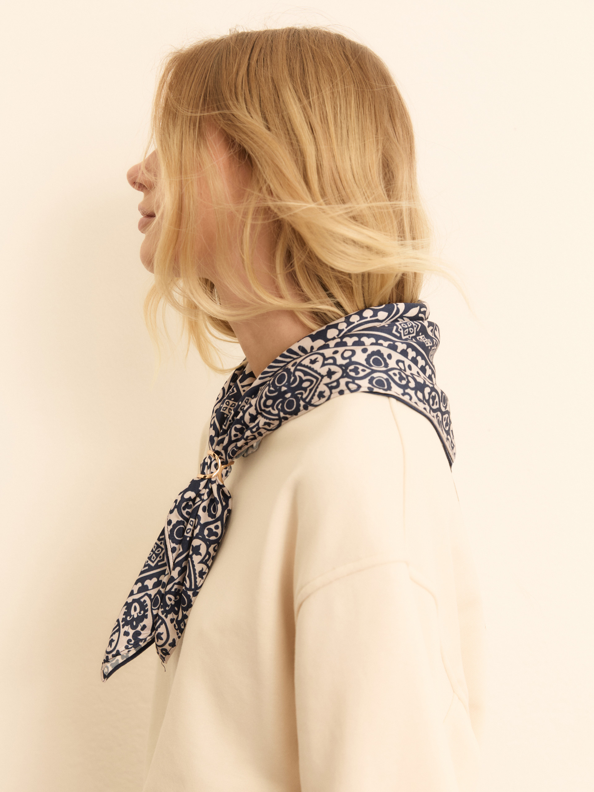 Oversized sweatshirt with printed scarf - WOOL WHITE - Emme - 6
