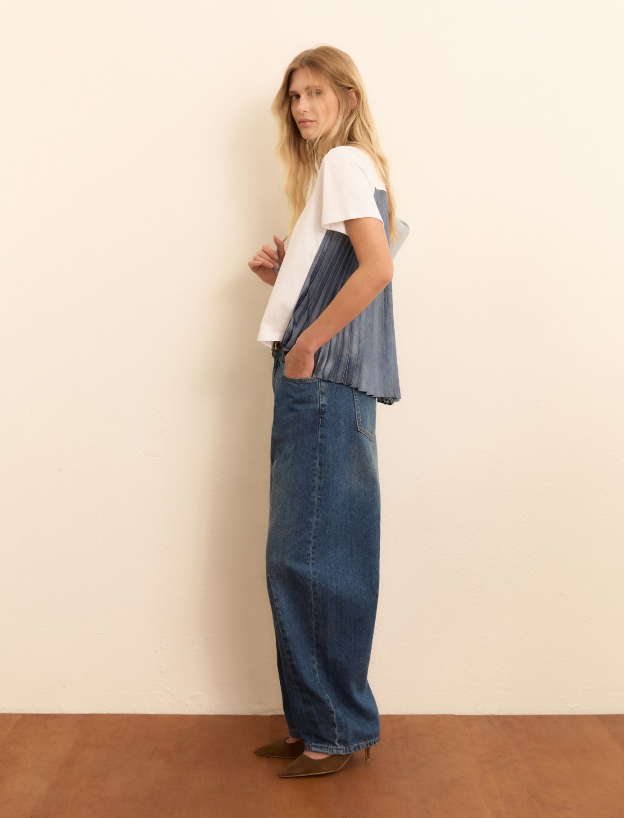 T-shirt with a plissé-pleated back - WHITE - Emme