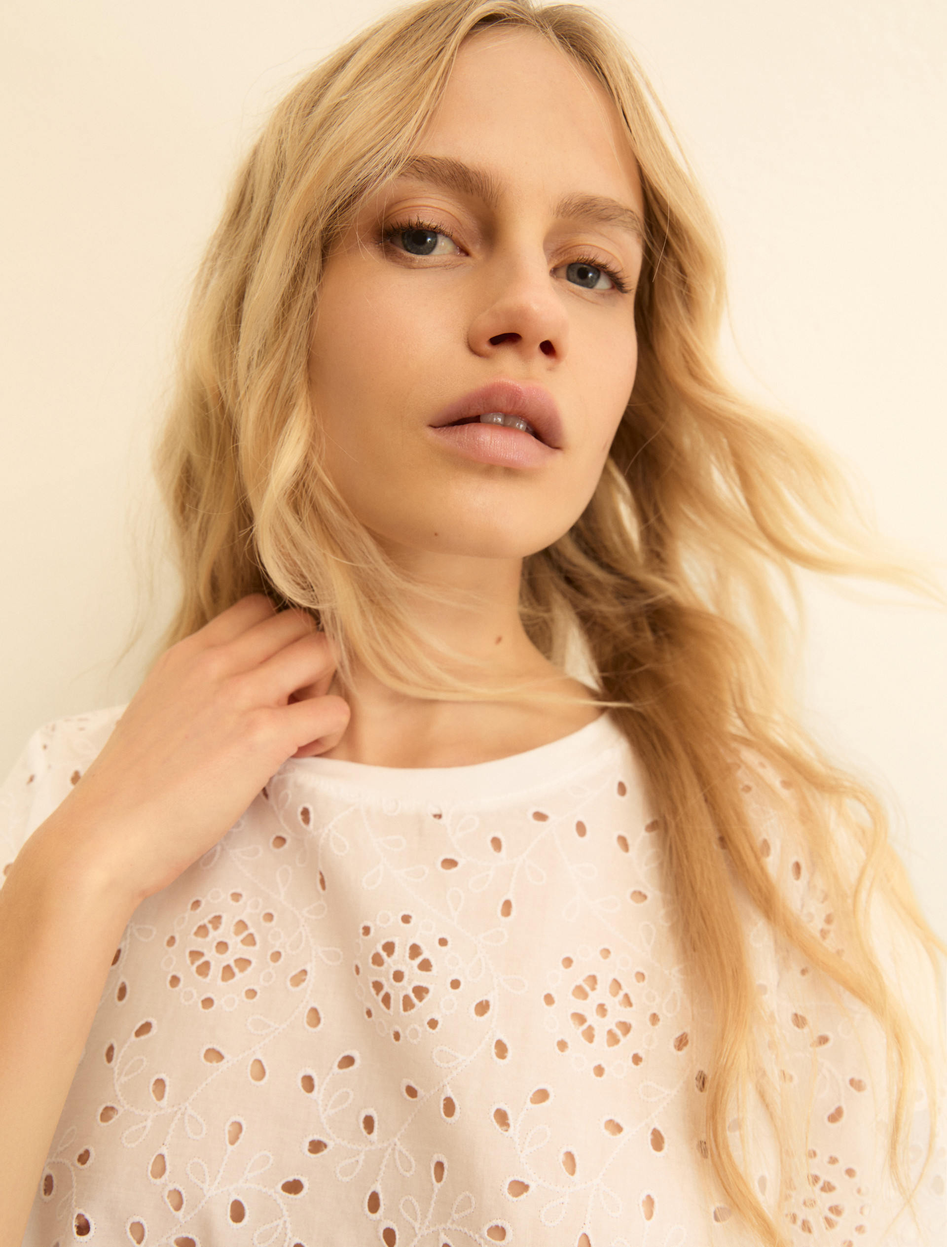 Broderie anglaise T-shirt with a jersey back - OPTICAL WHITE - Emme - 4