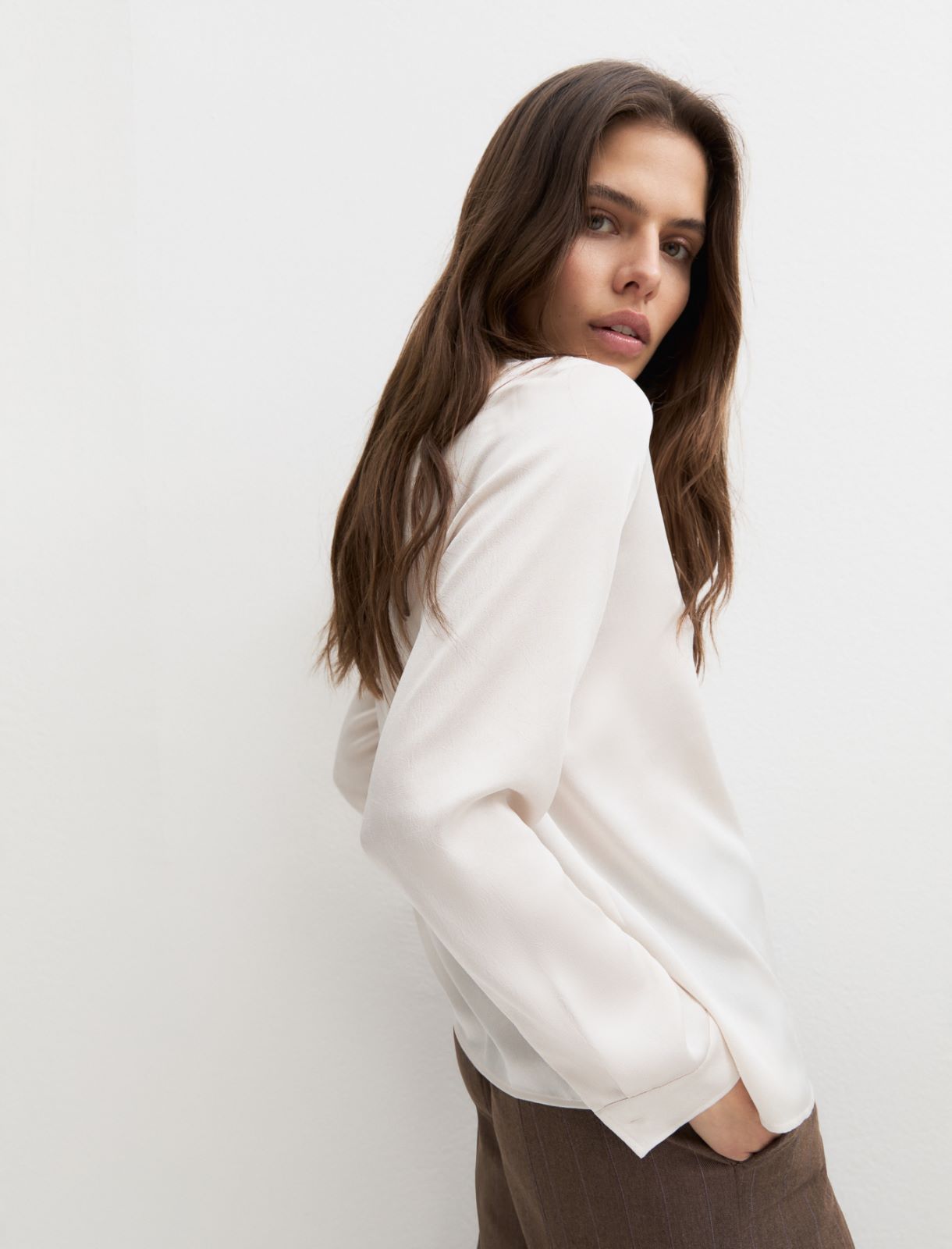 Crinkle hammered-satin blouse - WOOL WHITE - Emme - 5
