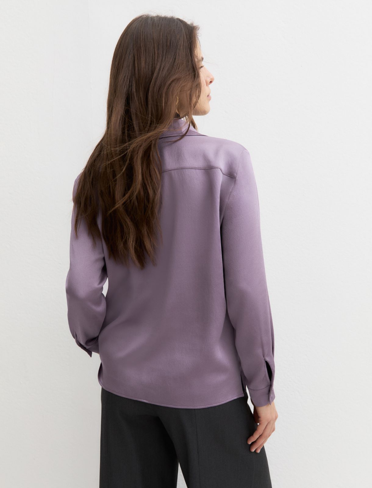 Crinkle hammered-satin polo blouse - LAVENDER - Emme - 2