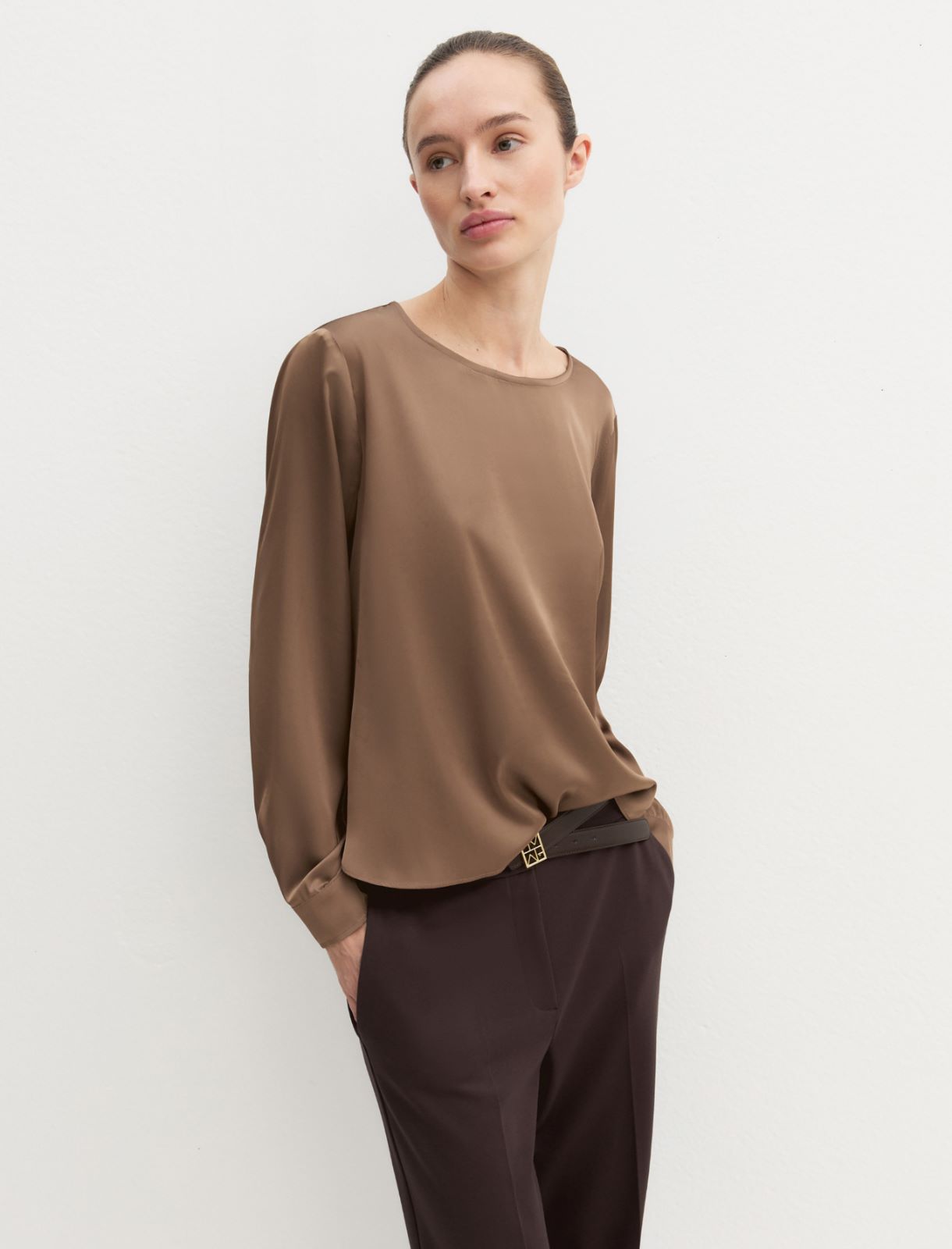 Blusa in raso stretch - TORTORA - Emme