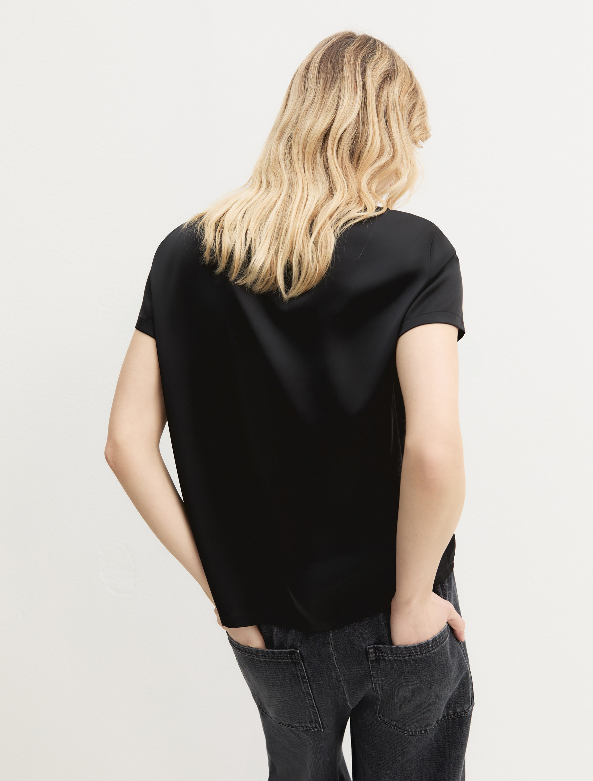 Blusa a maniche corte in raso leggero - NERO - Emme - 3