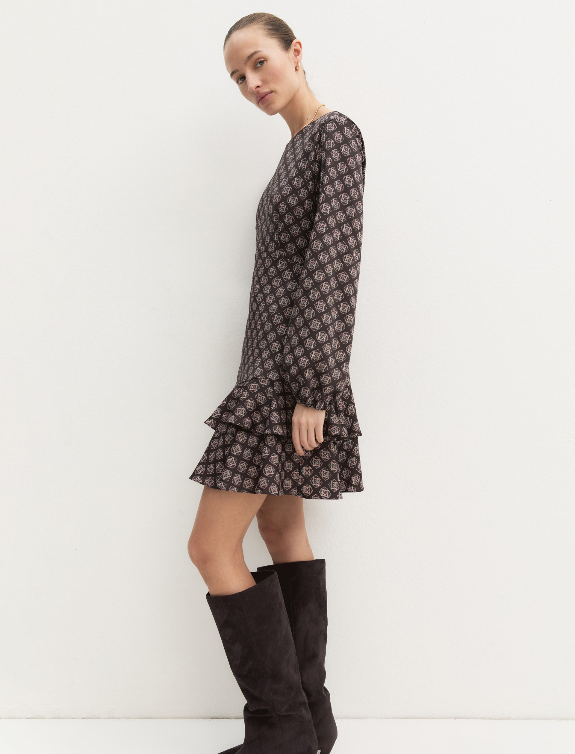 Vestido de crepé con volantes - MARRON OSCURO - Emme - 3