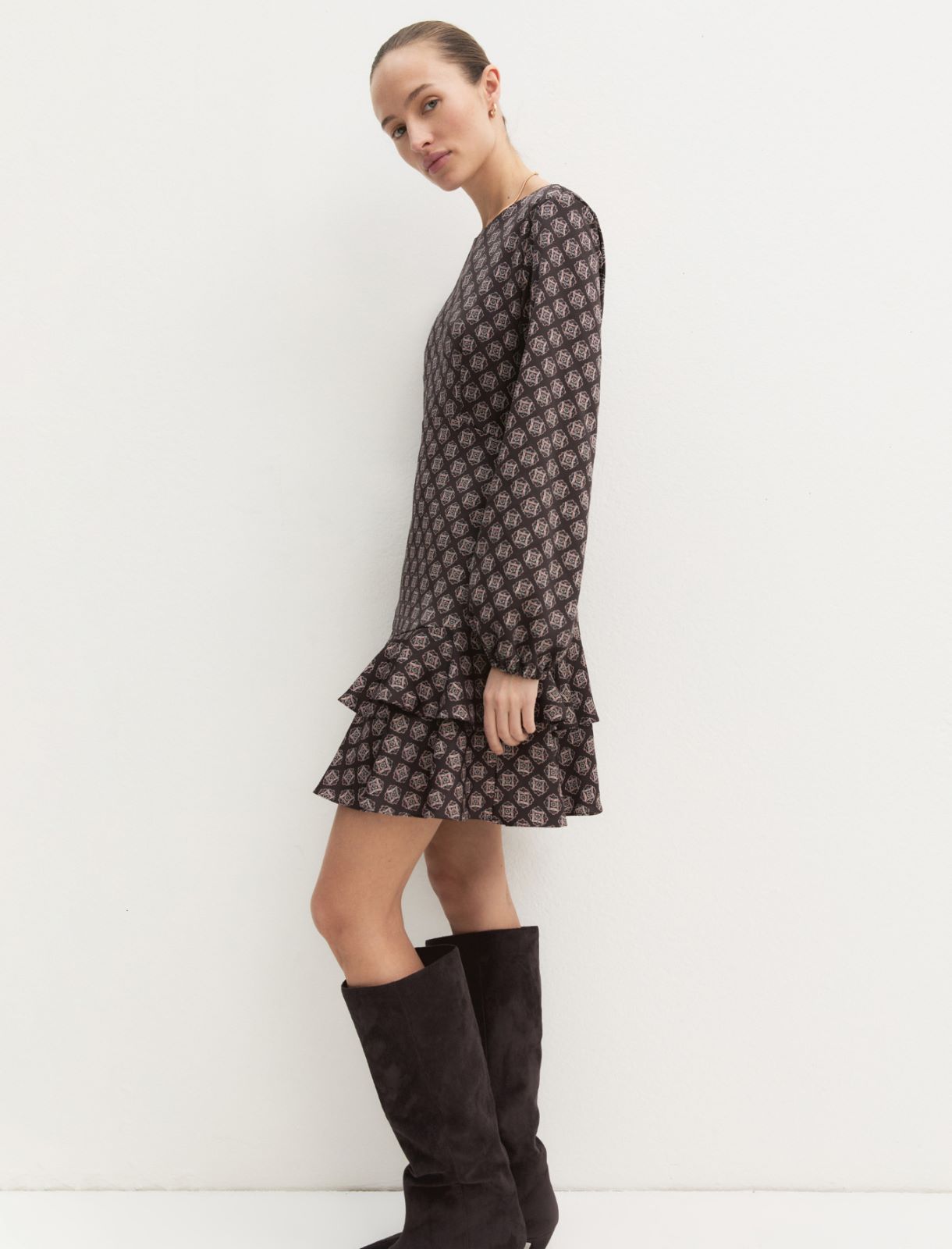 Vestido de crepé con volantes - MARRON OSCURO - Emme - 3