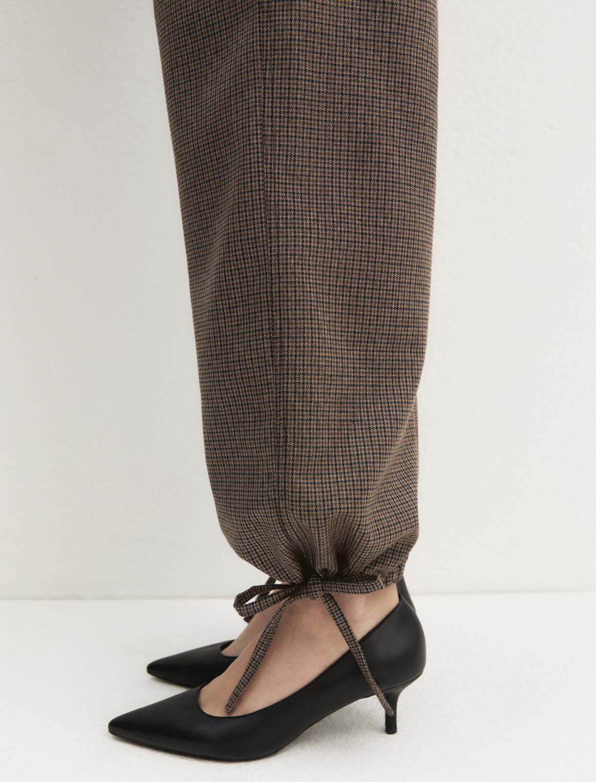 Zapato salón de línea estilizada - NEGRO - Emme