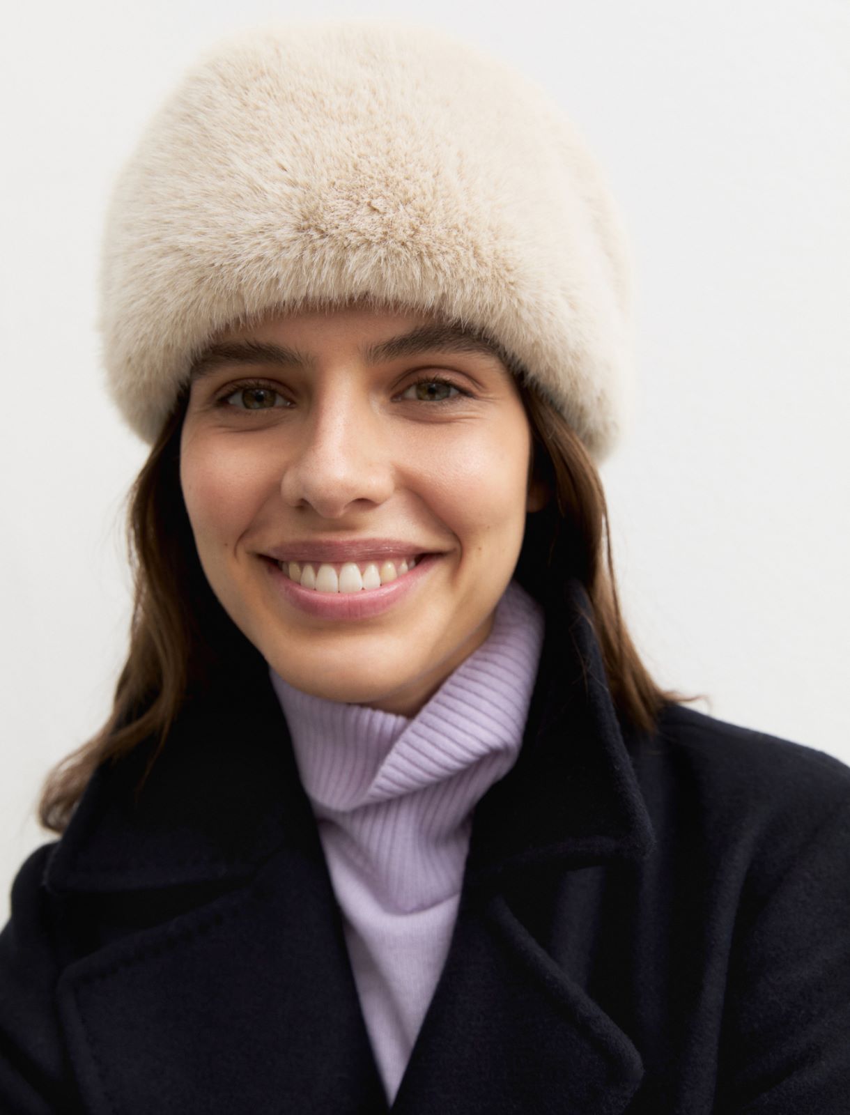 Plush-trim knitted hat - CREAM - Emme