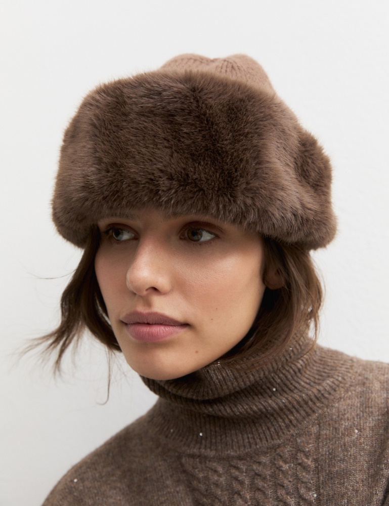 Plush-trim knitted hat - BROWN