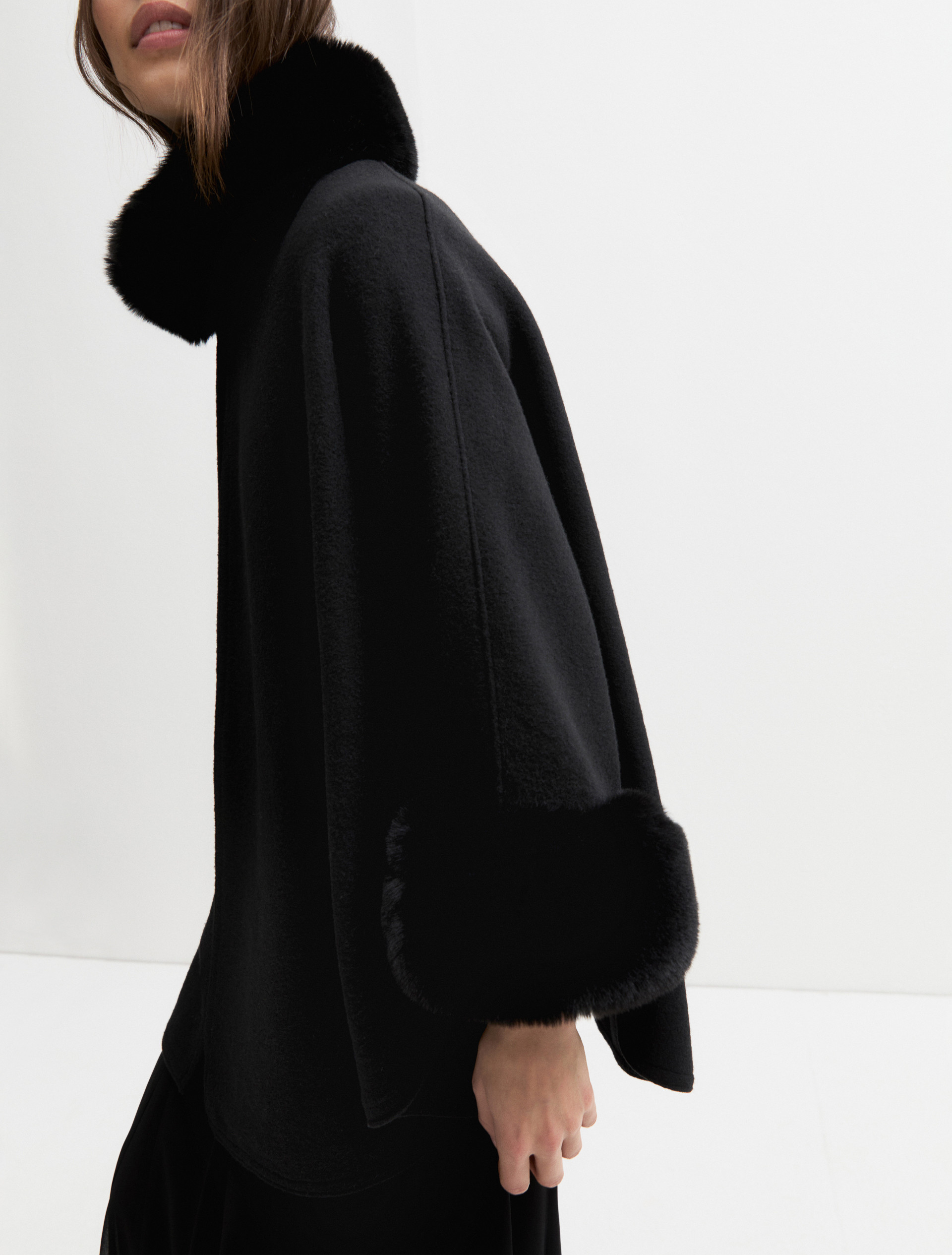 Cloth cape with furry trim - BLACK - Emme - 7