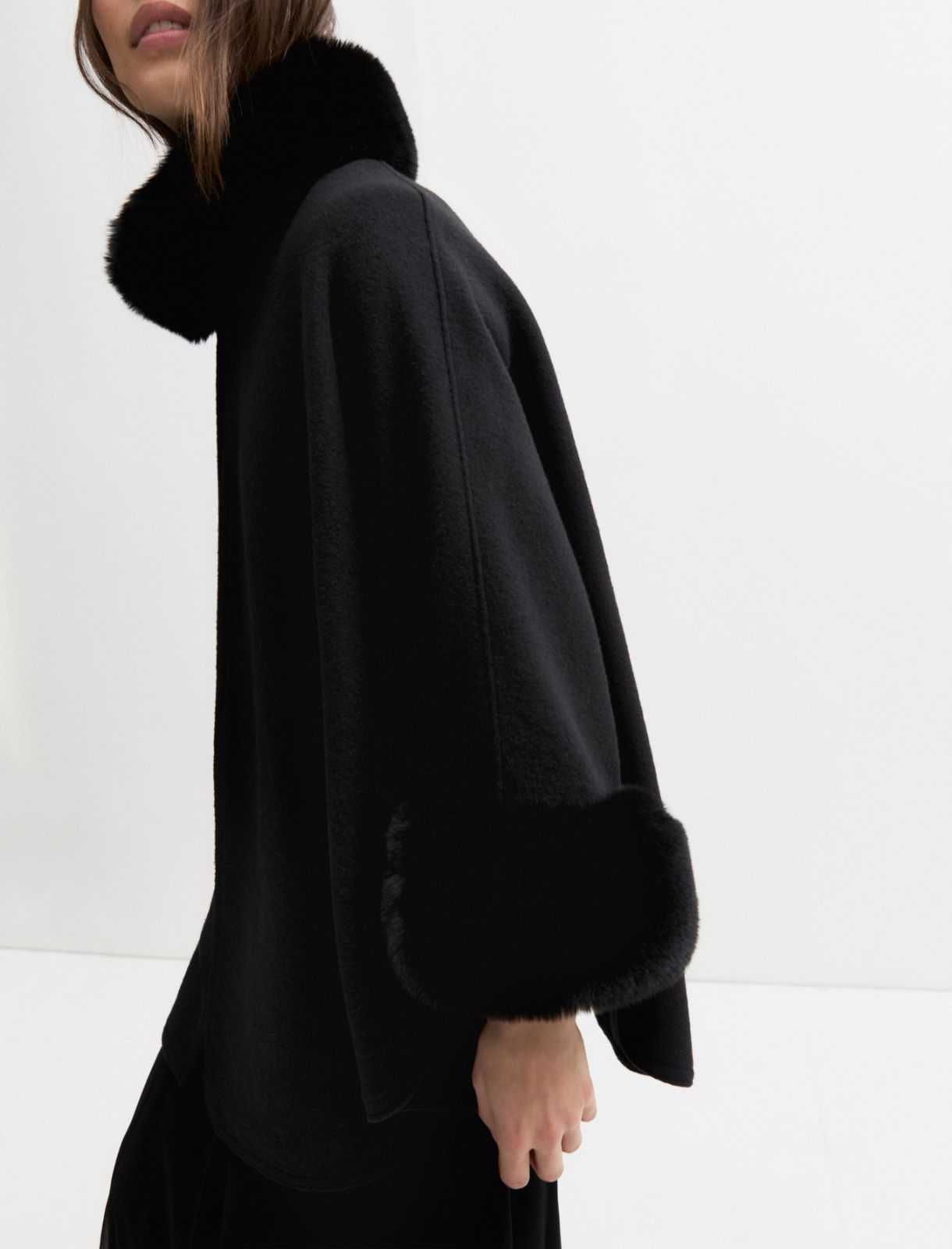 Cloth cape with furry trim - BLACK - Emme - 7