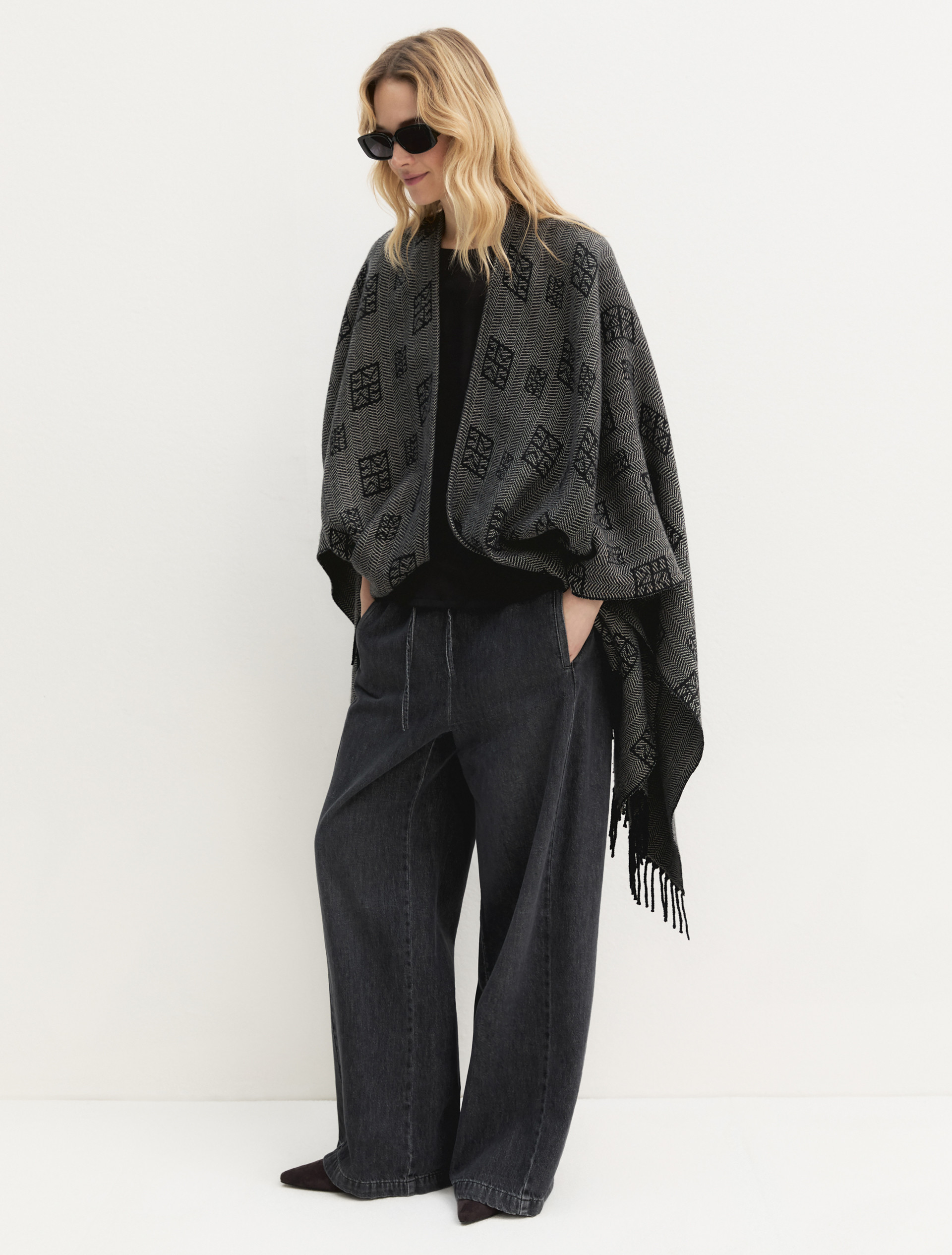 Poncho jacquard con frange - NERO - Emme - 1