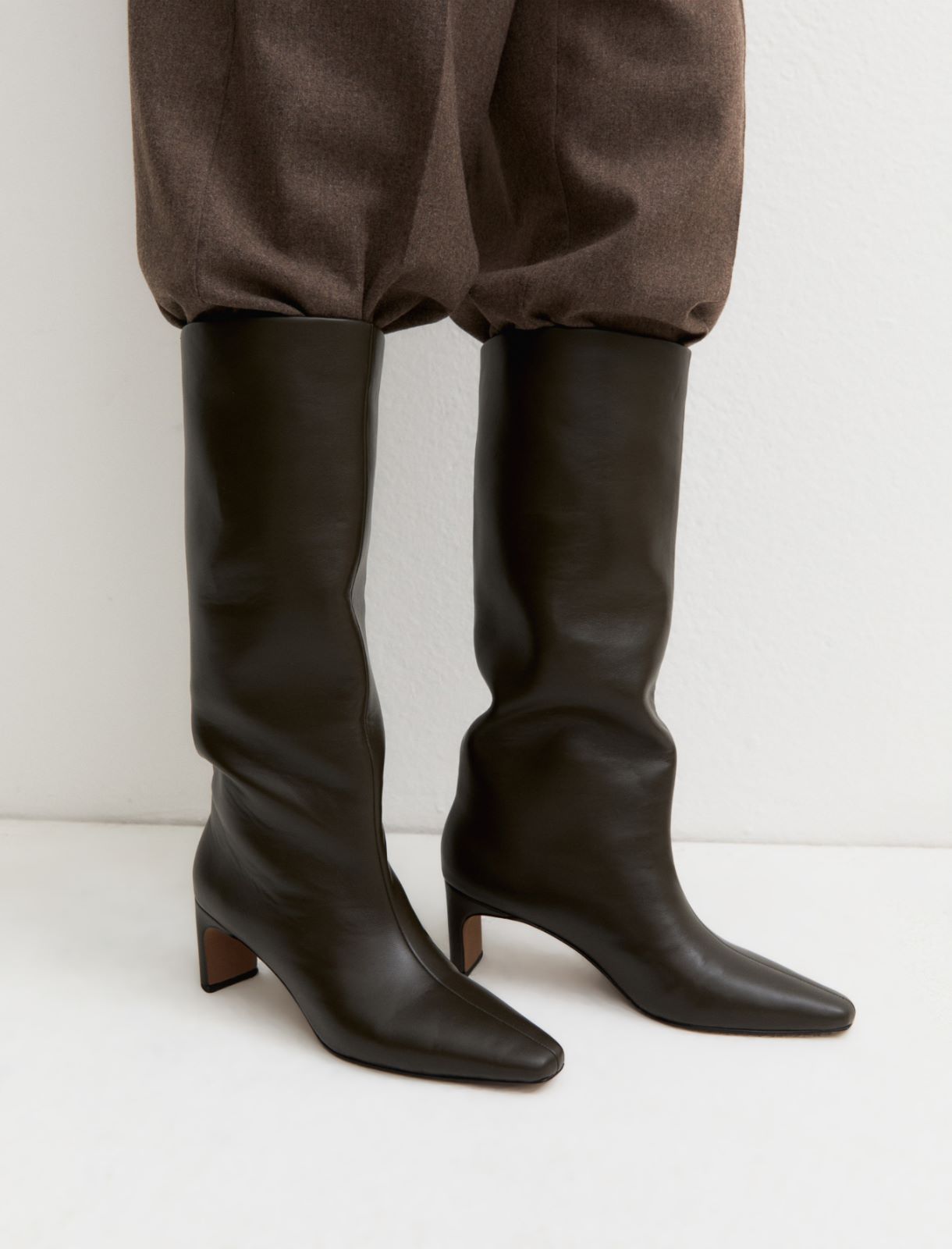 Bota hasta la rodilla - OLIVA OSCURO - Emme